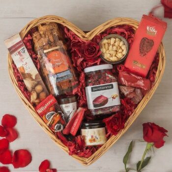 Best Valentine's Day Gifts For Your Girlfriend. - Kente Knots