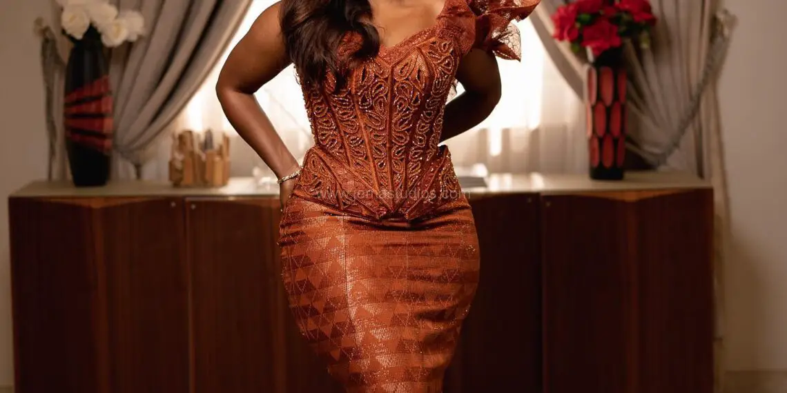 Say Gyamfis wife in a brown kente style