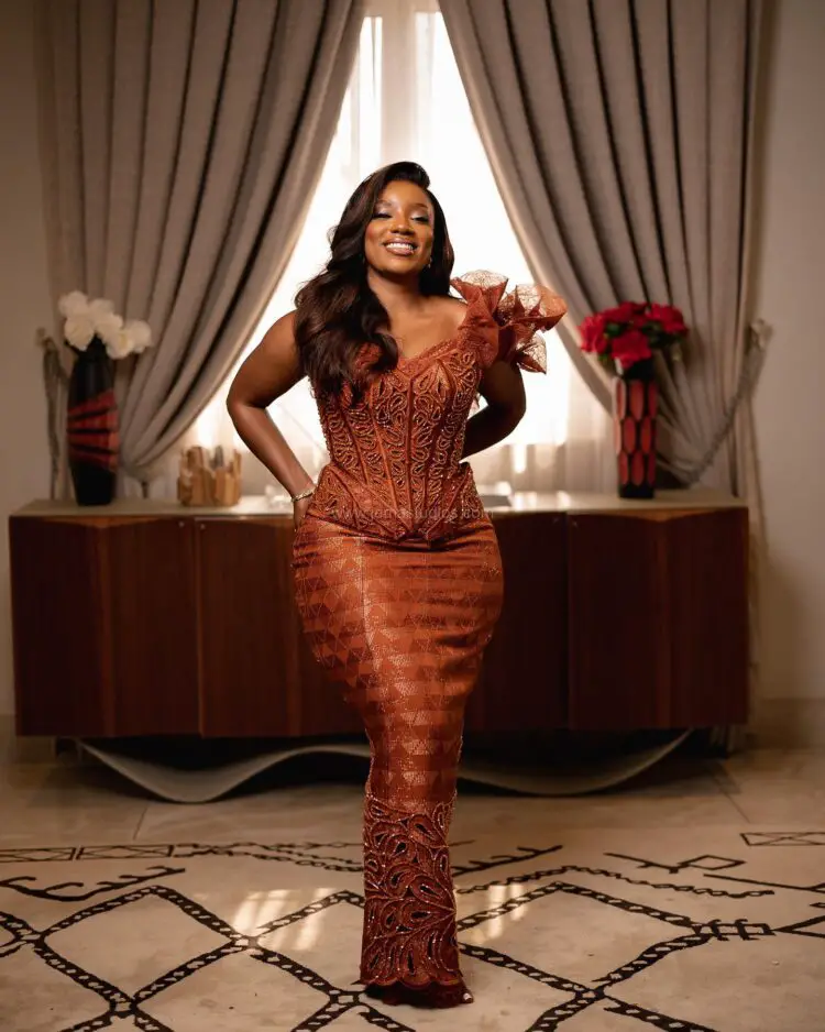 Say Gyamfis wife in a brown kente style