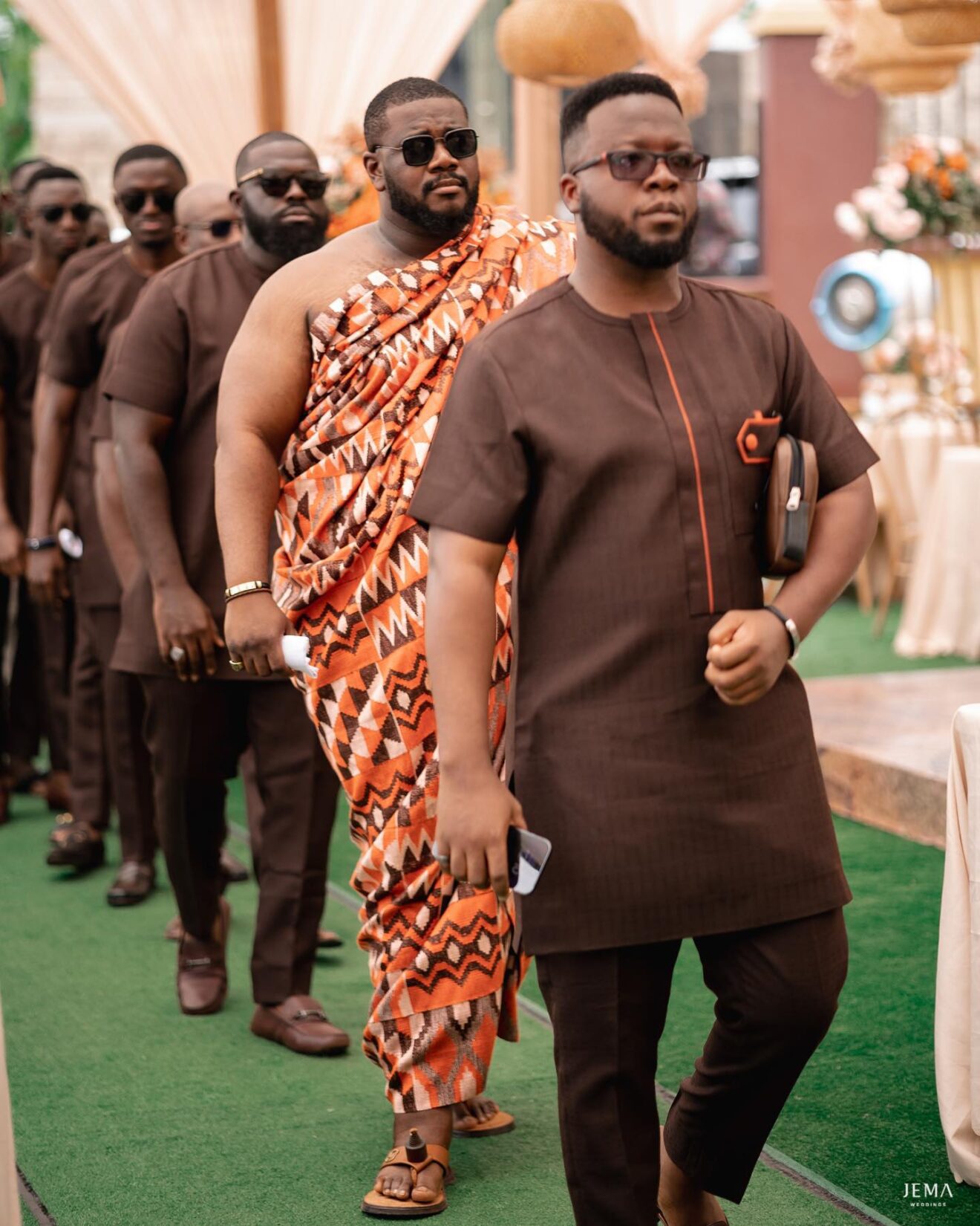 13 Ghanaian Groom and Groomsmen Poses That Screams Brotherhood - Kente ...