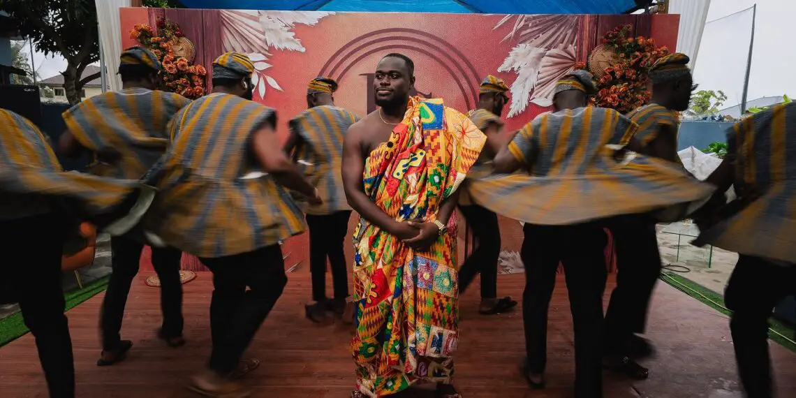 13 Ghanaian Groom and Groomsmen Poses That Screams Brotherhood in Fugu