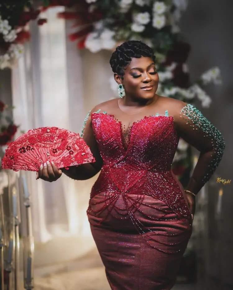 13 Engagement Dress Styles for Plus Size Brides(Chic & Curvy)