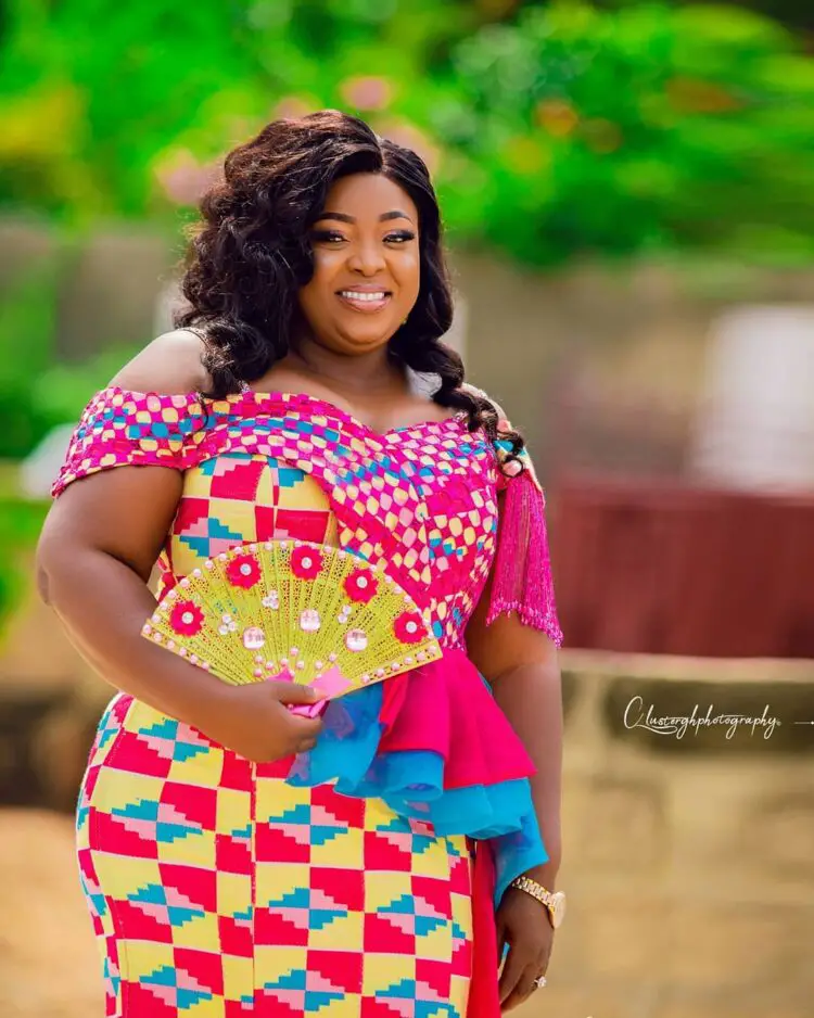 13 Engagement Dress Styles for Plus Size Brides(Chic & Curvy)