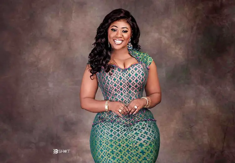 Roselyn Felli in beautiful kente outfit