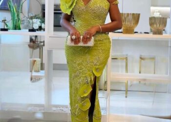 A long green Lace Styles for Wedding Guest