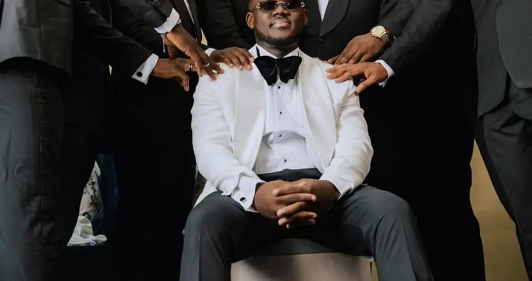 11 Colorful Wedding Suit Ideas for Grooms and Groomsmen