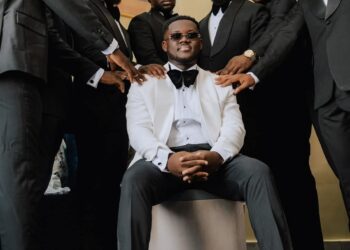 11 Colorful Wedding Suit Ideas for Grooms and Groomsmen