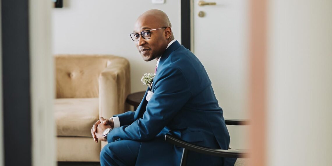 BEAUTIFUL GROOM IN SUIT