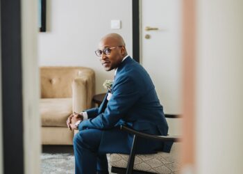 BEAUTIFUL GROOM IN SUIT