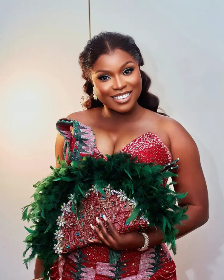 FEATHERS BRIDAL FAN DESIGNS