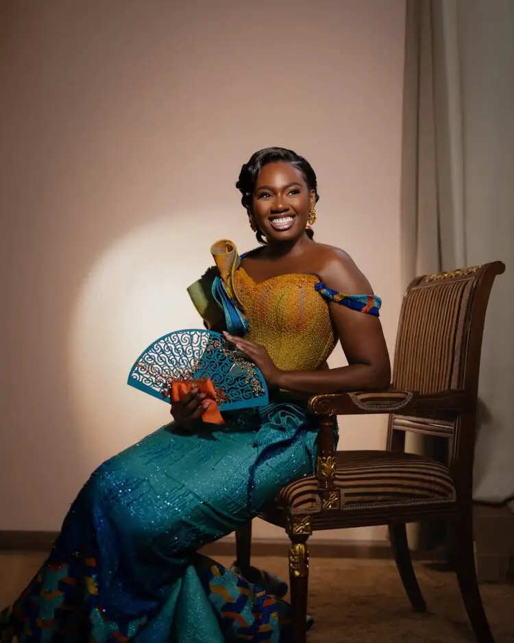 BEAUTIFUL BRIDAL FAN DESIGNS