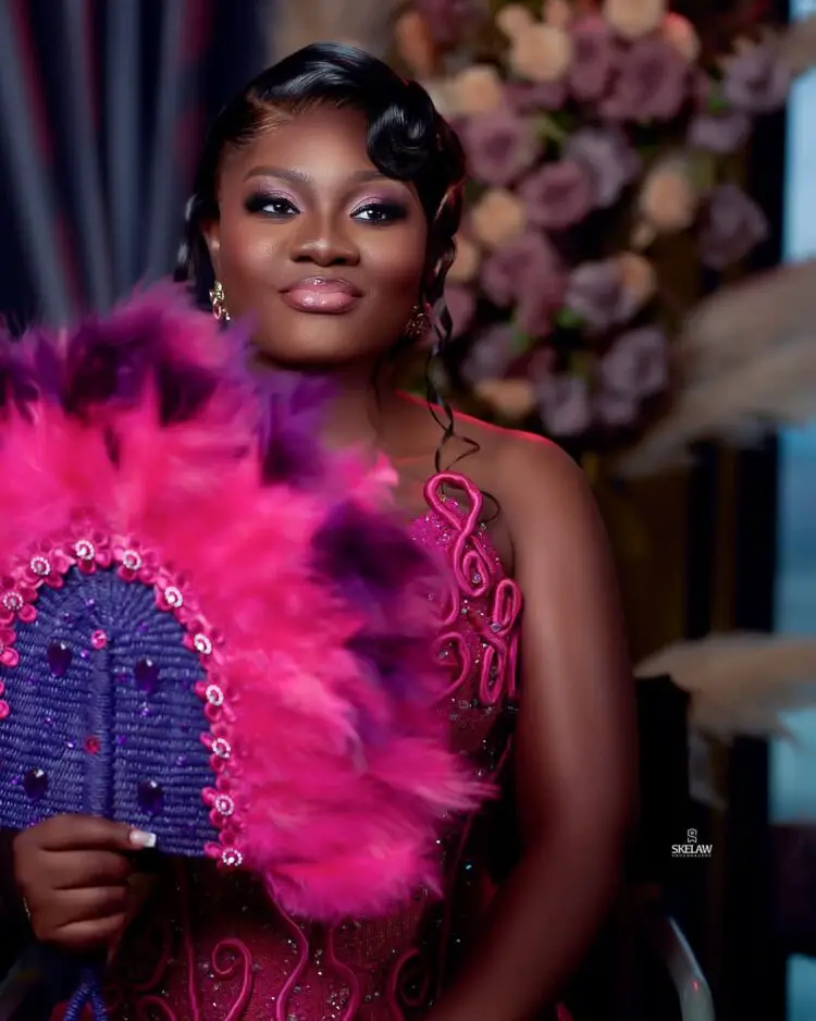 RAFFIA AND FEATHER FAN