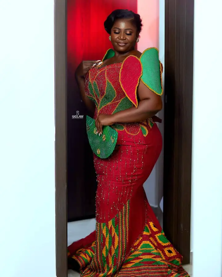 BRIDE IN RED AND GREEN KENTE