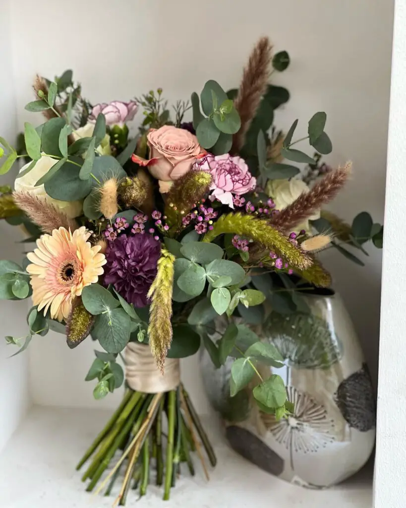 NATURAL FLOWERS BOUQUET