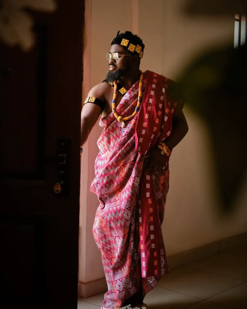 GHANAIAN IN KENTE DRAPE