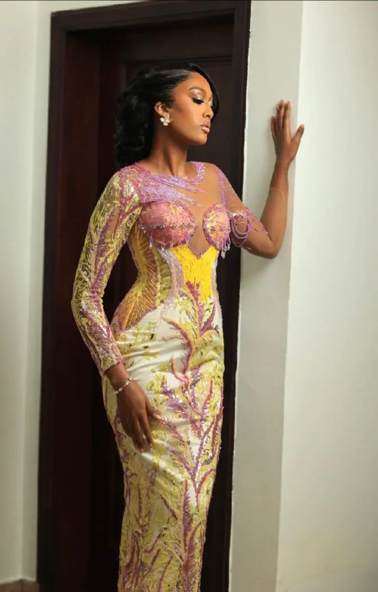 BEAUTIFUL DRESS ON A BRIDE