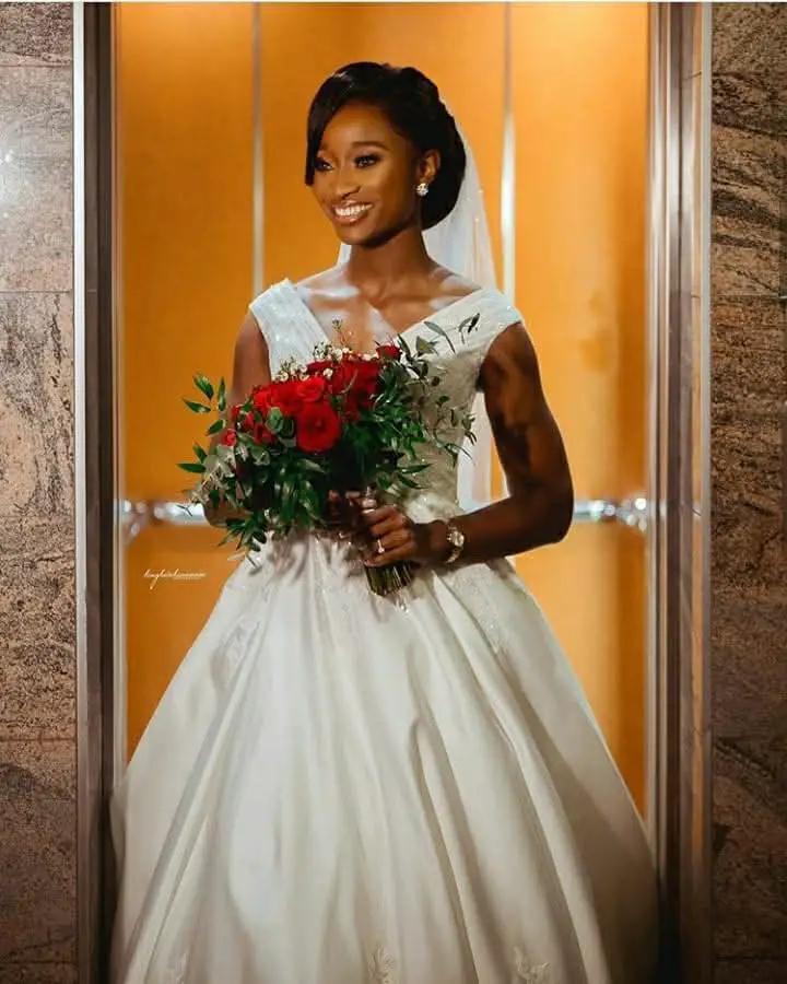 BRIDE HOLDING FLOWERS