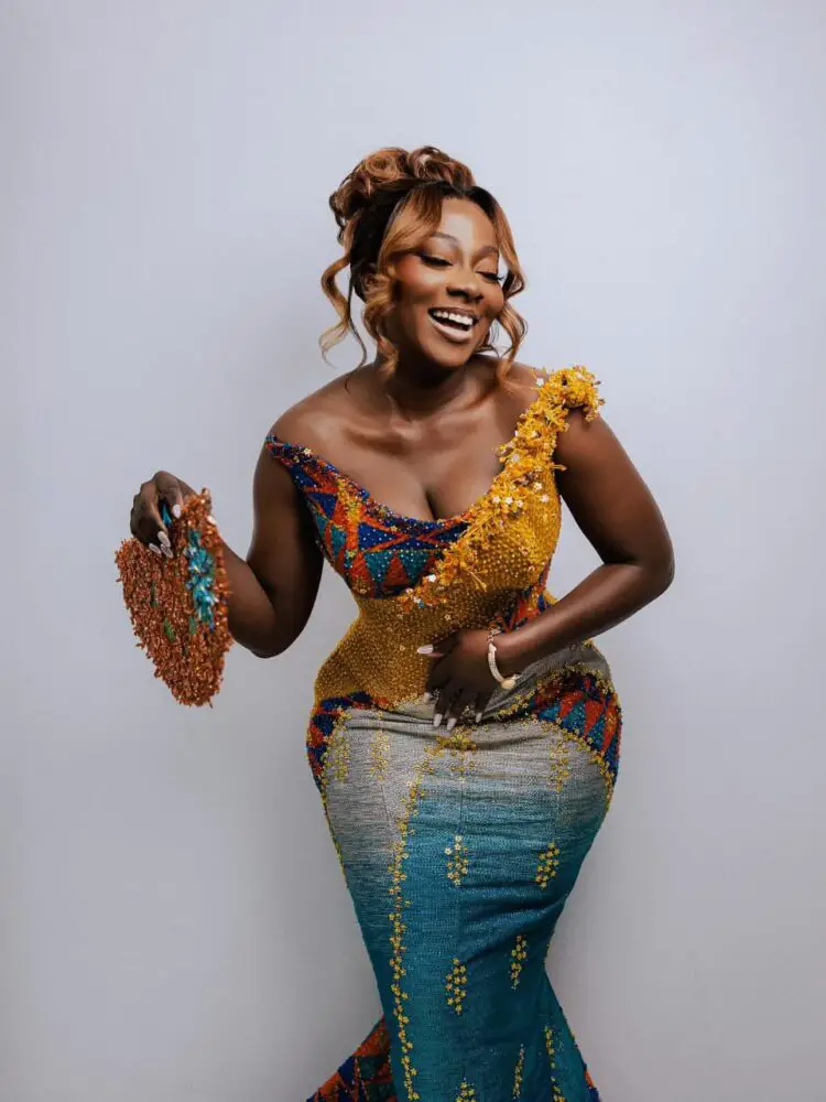 GHANAIAN BRIDE SMILING