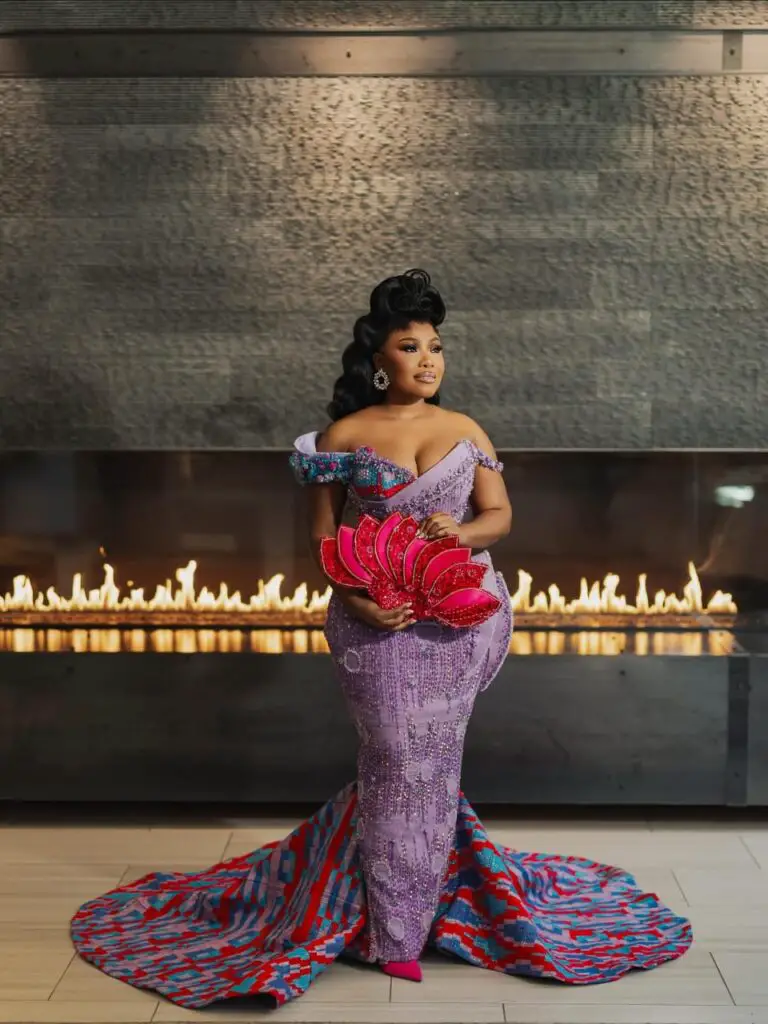 GHANAIN BRIDE IN KENTE