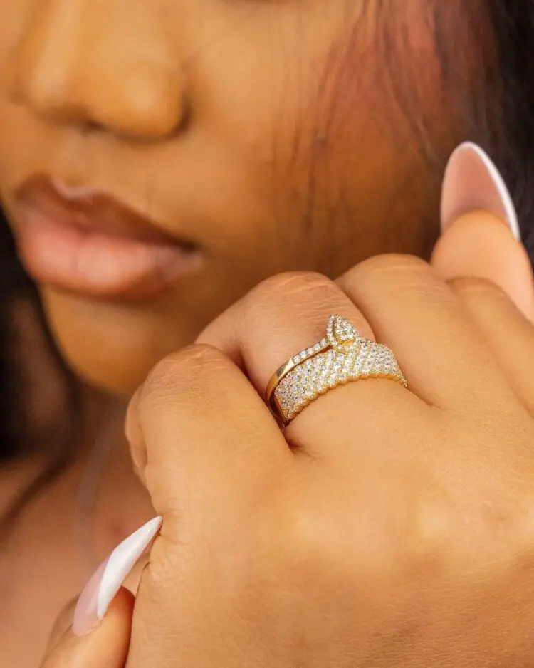 Stunning Gold Engagement Rings for Pure Bridal Inspiration