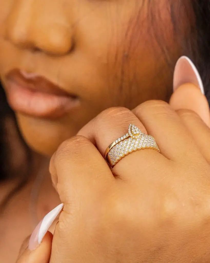 Stunning Gold Engagement Rings for Pure Bridal Inspiration