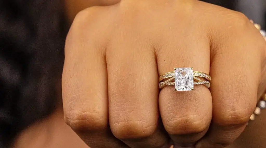 Stunning Gold Engagement Rings for Pure Bridal Inspiration