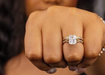 Stunning Gold Engagement Rings for Pure Bridal Inspiration