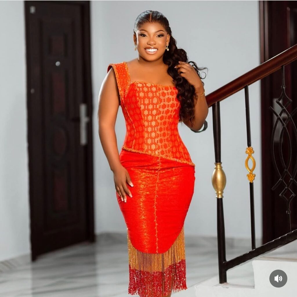 WEDDING GUEST IN RED