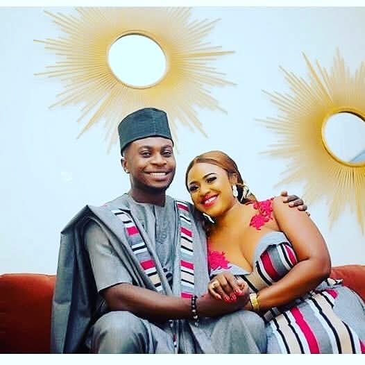 SEATED GHANAIAN COUPLE