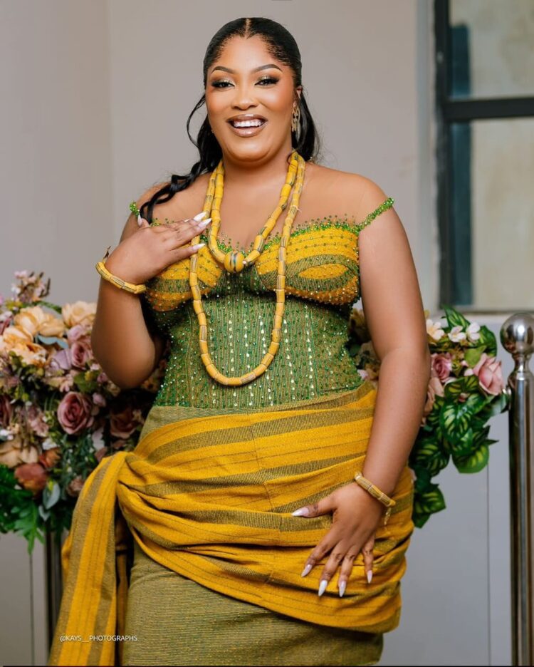 A PLUS SIZE GHANAIAN BRIDE IN SMOCK OUTFIT